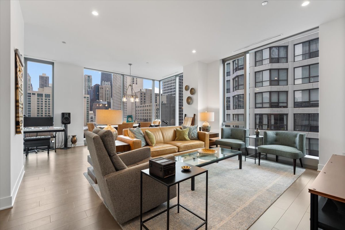 403 N Wabash Avenue Unit: 10C