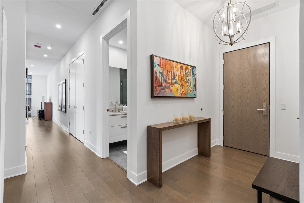 403 N Wabash Avenue Unit: 10C