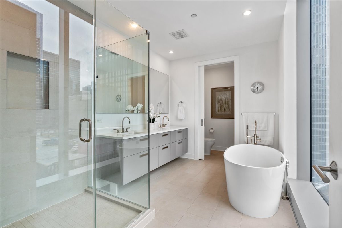 403 N Wabash Avenue Unit: 10C