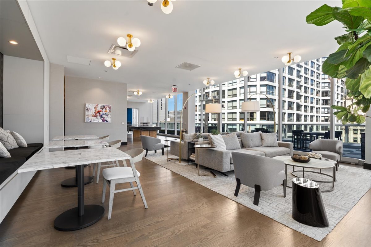 403 N Wabash Avenue Unit: 10C