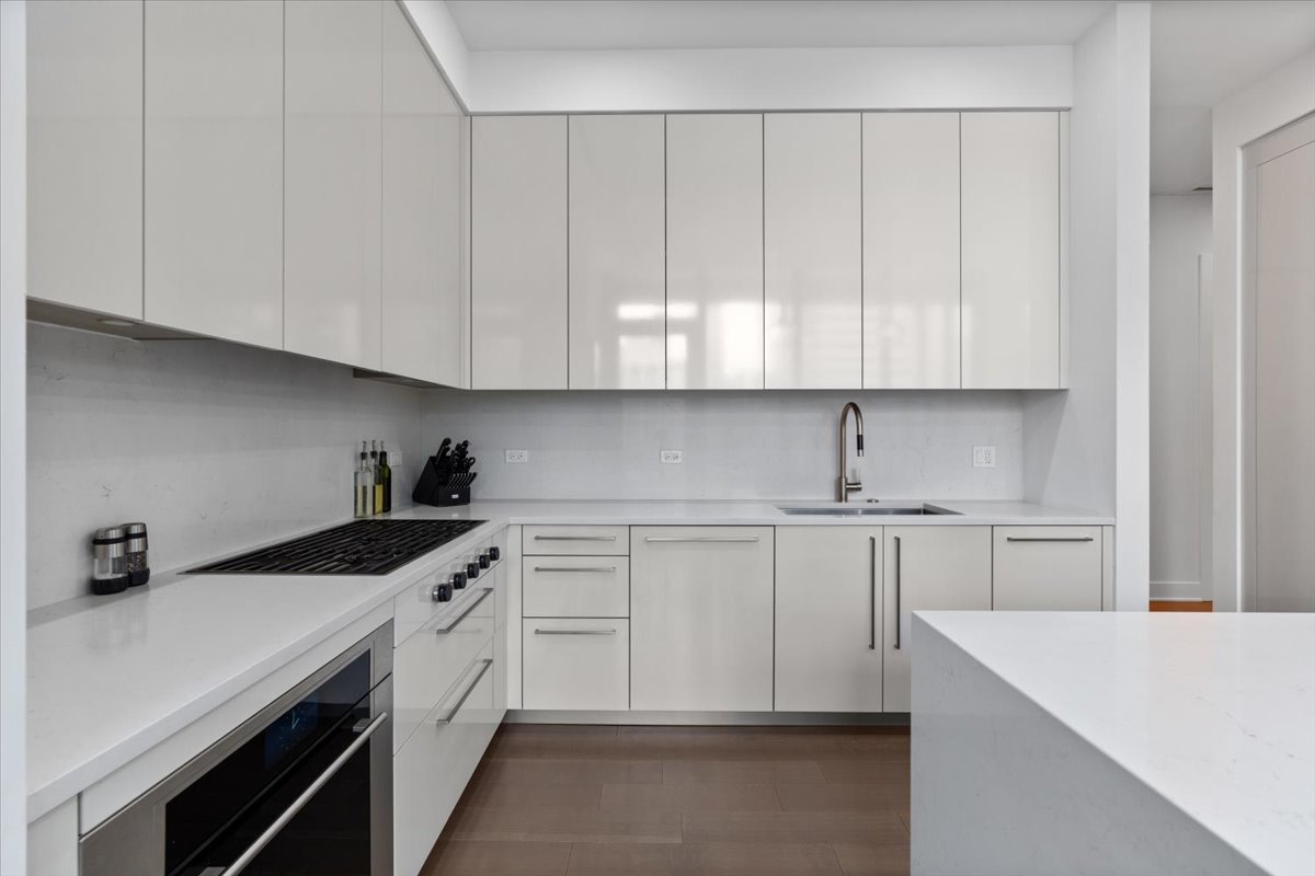 403 N Wabash Avenue Unit: 10C