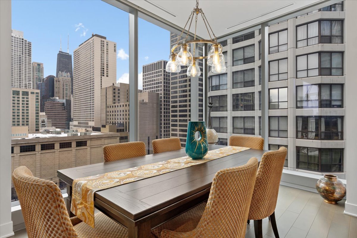 403 N Wabash Avenue Unit: 10C