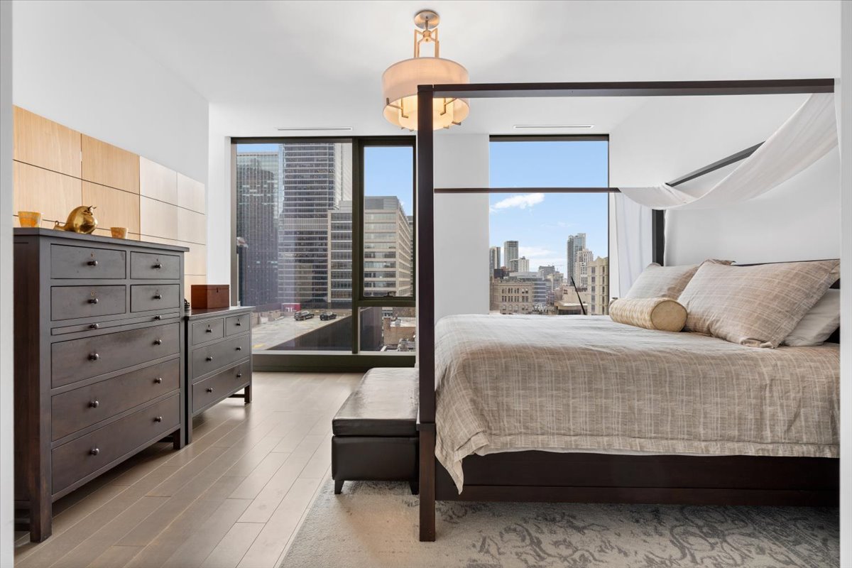 403 N Wabash Avenue Unit: 10C