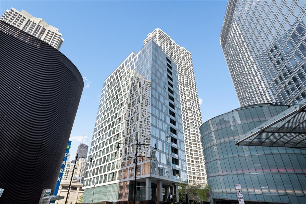 403 N Wabash Avenue Unit: 10C
