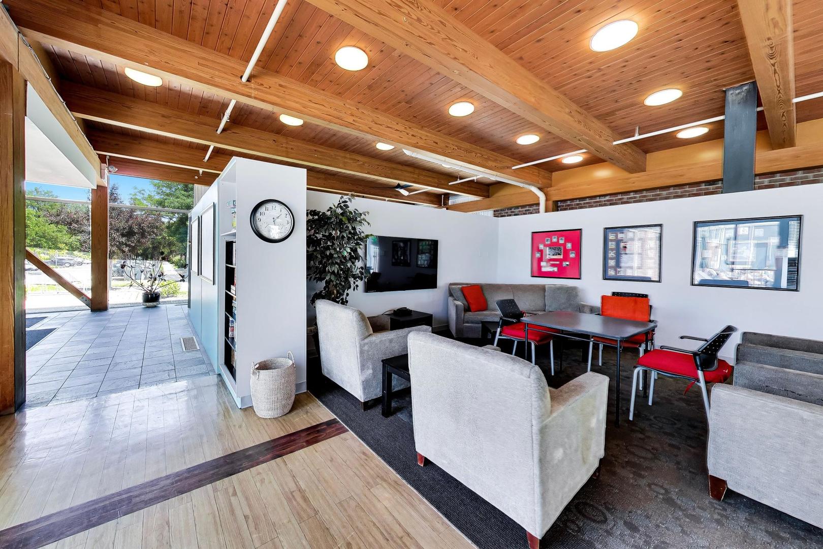 382 Kelburn Road Unit: 221