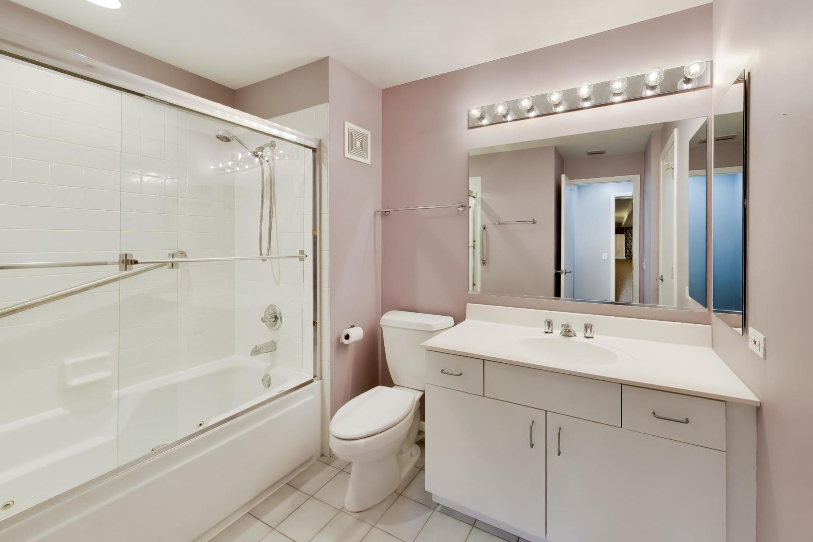 382 Kelburn Road Unit: 221