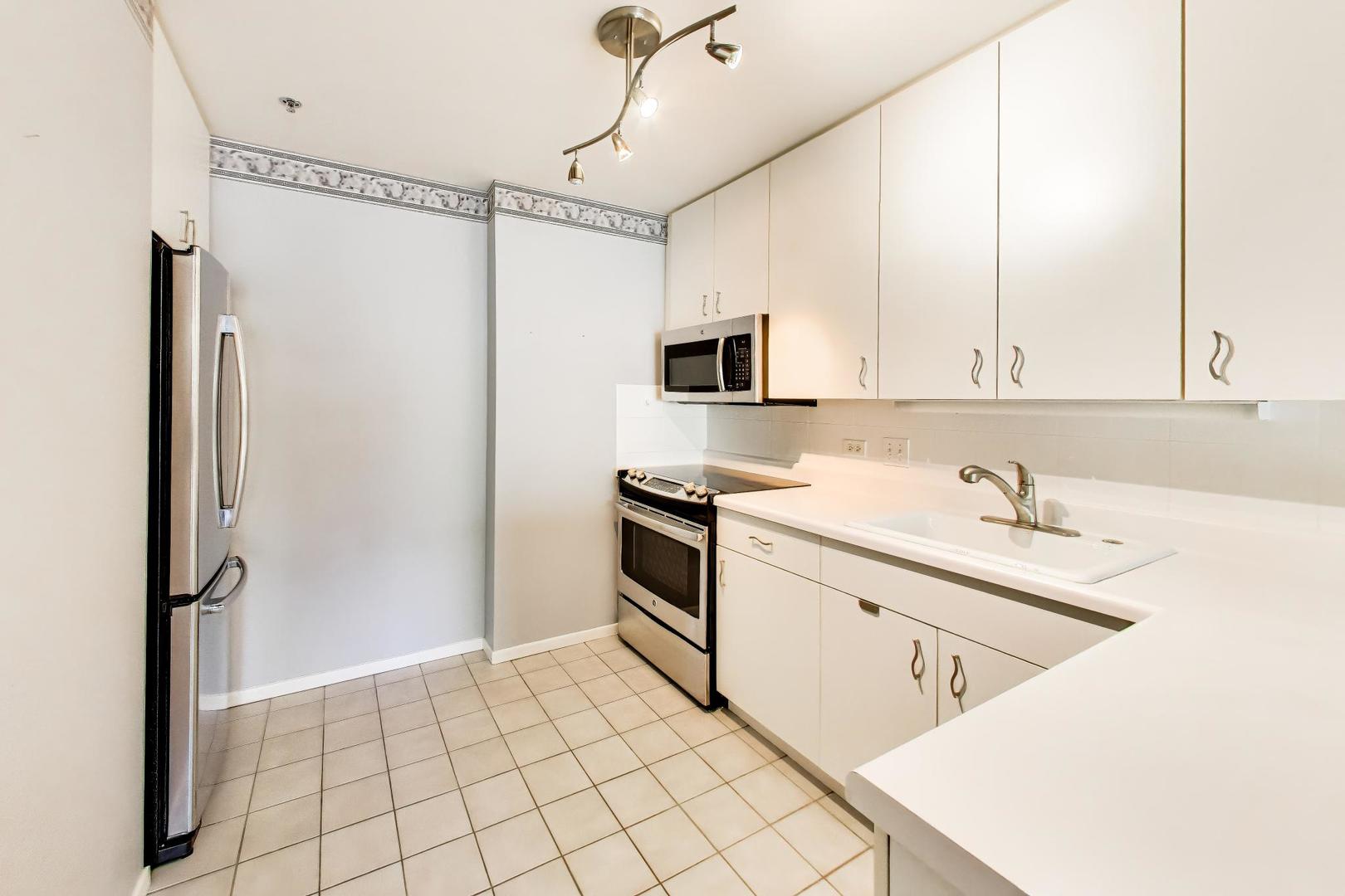 382 Kelburn Road Unit: 221