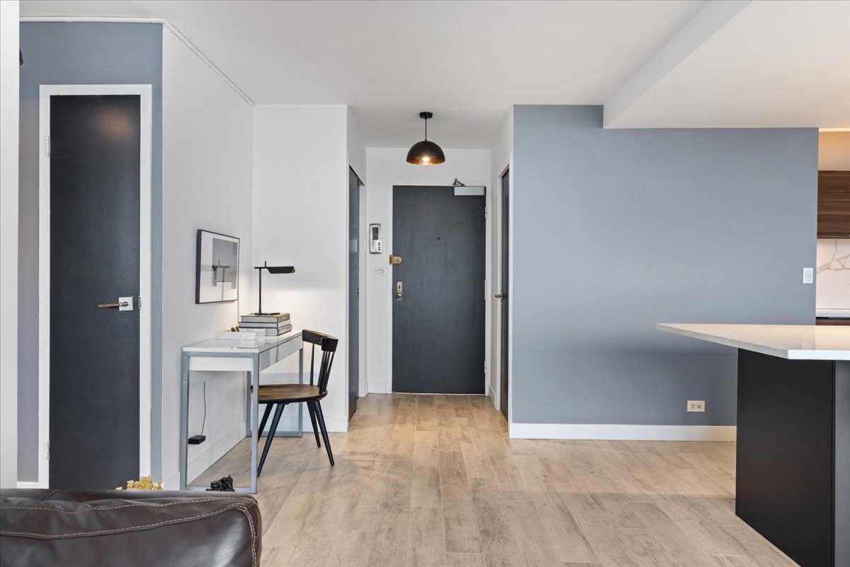 3550 N Lake Shore Drive Unit: 2706