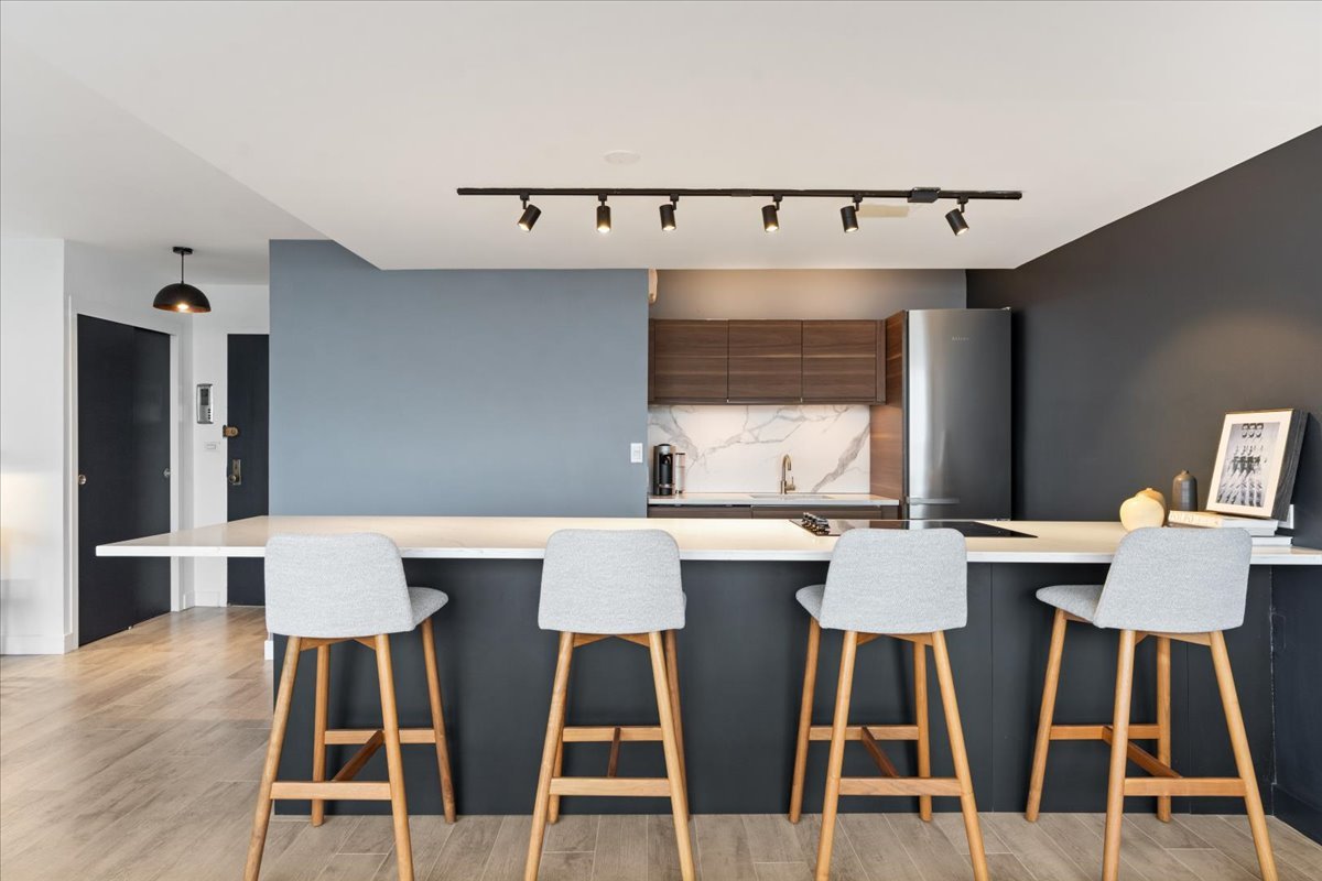 3550 N Lake Shore Drive Unit: 2706