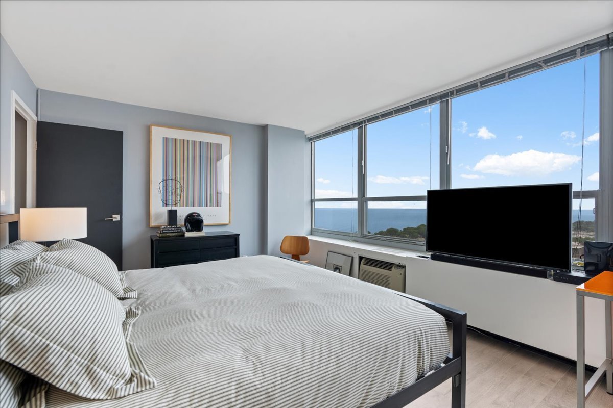3550 N Lake Shore Drive Unit: 2706