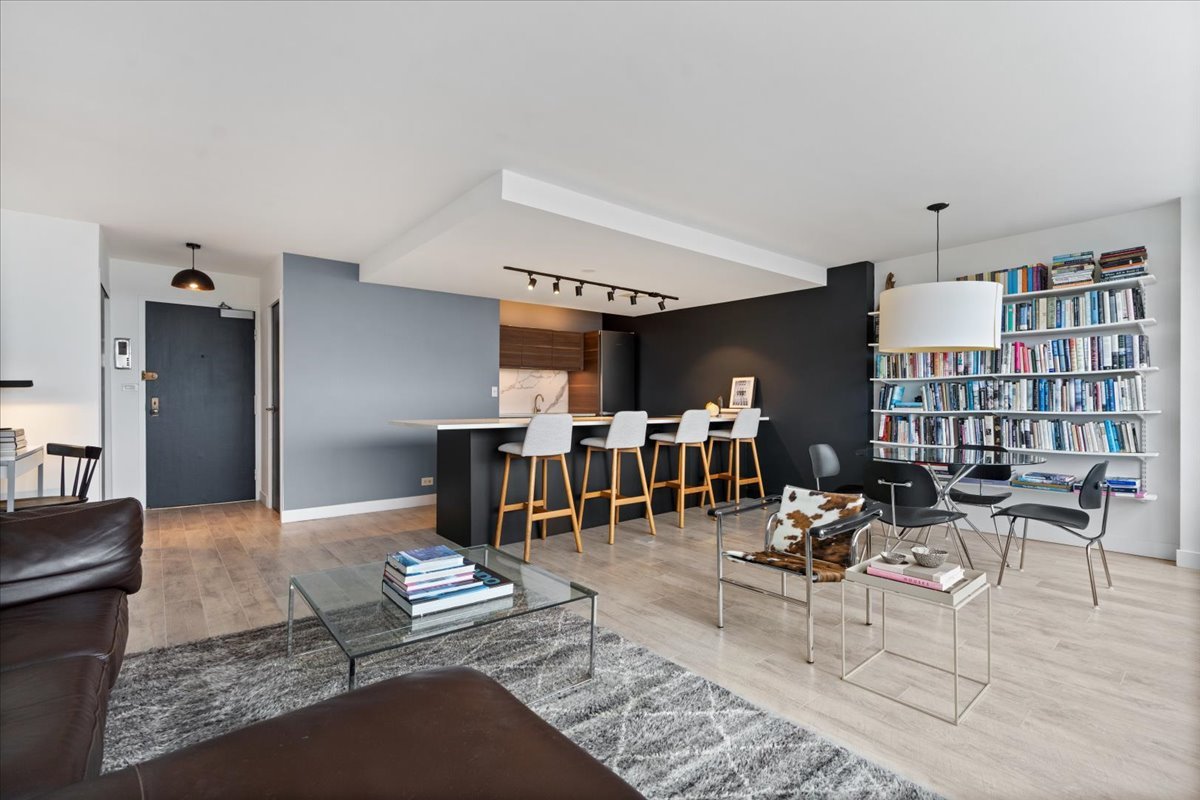 3550 N Lake Shore Drive Unit: 2706