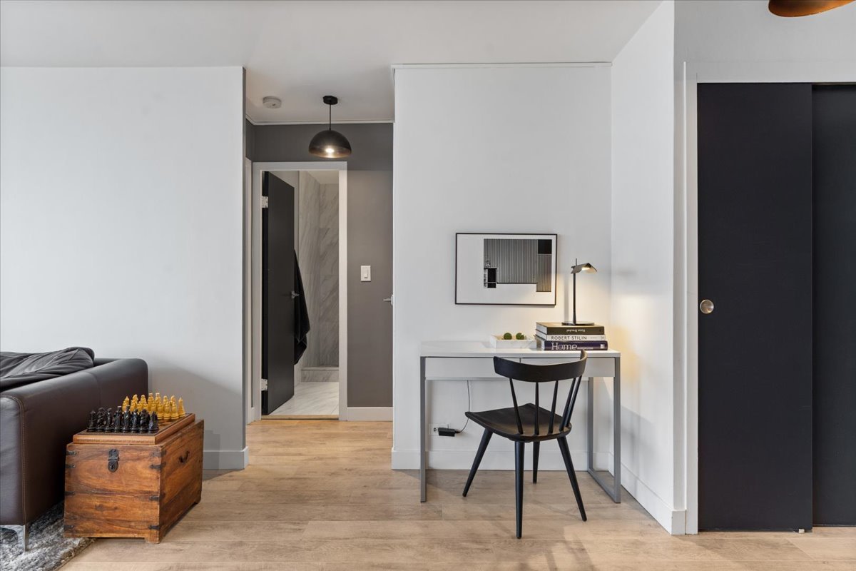 3550 N Lake Shore Drive Unit: 2706