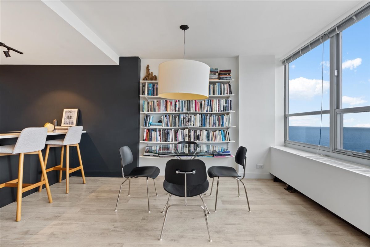 3550 N Lake Shore Drive Unit: 2706