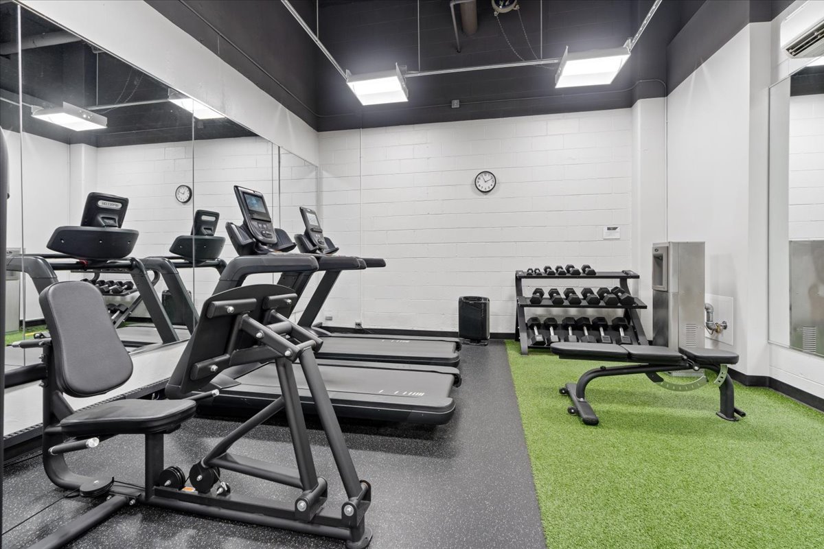 3550 N Lake Shore Drive Unit: 2706