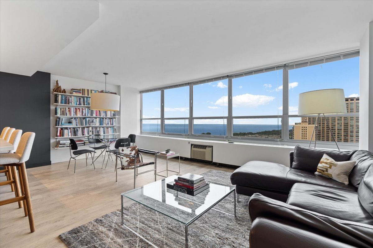 3550 N Lake Shore Drive Unit: 2706