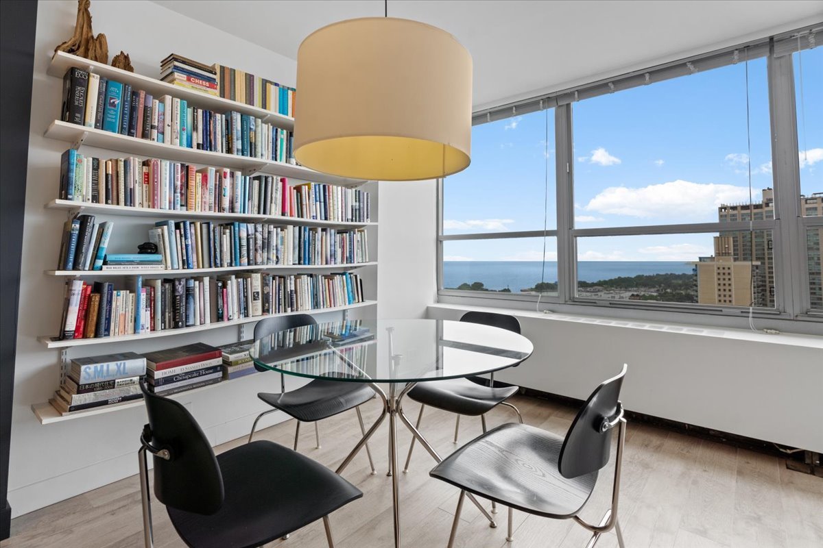 3550 N Lake Shore Drive Unit: 2706