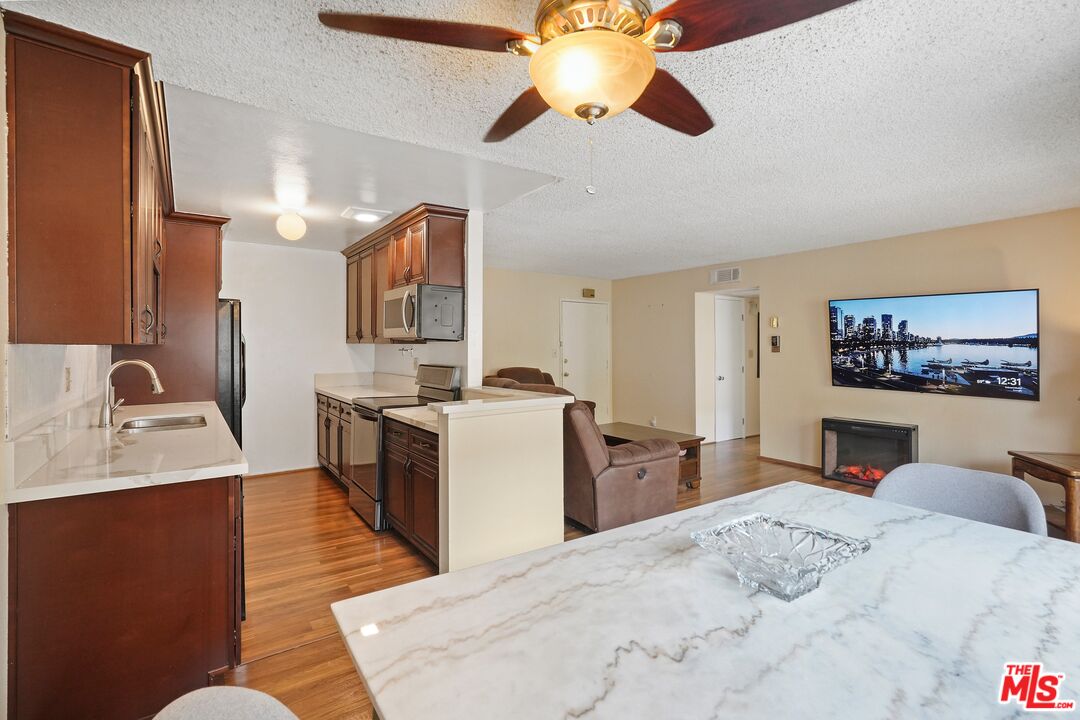 5403 Newcastle Ave Unit: 18