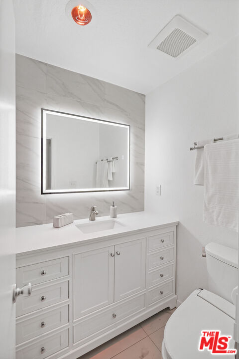 5403 Newcastle Ave Unit: 18