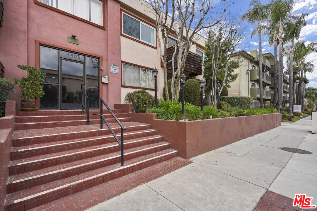 5403 Newcastle Ave Unit: 18