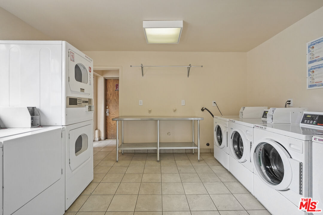 5403 Newcastle Ave Unit: 18