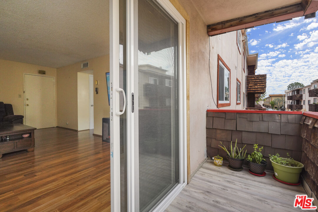5403 Newcastle Ave Unit: 18