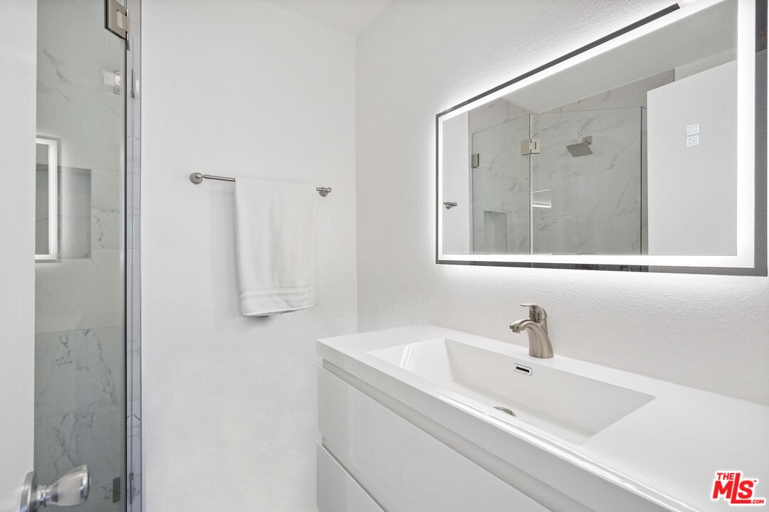 5403 Newcastle Ave Unit: 18