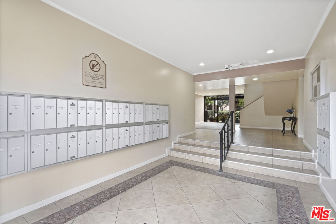 5403 Newcastle Ave Unit: 18