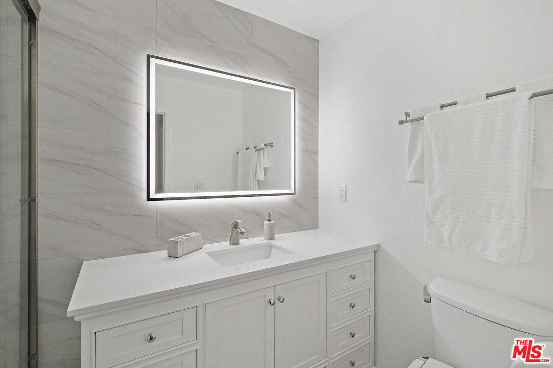 5403 Newcastle Ave Unit: 18