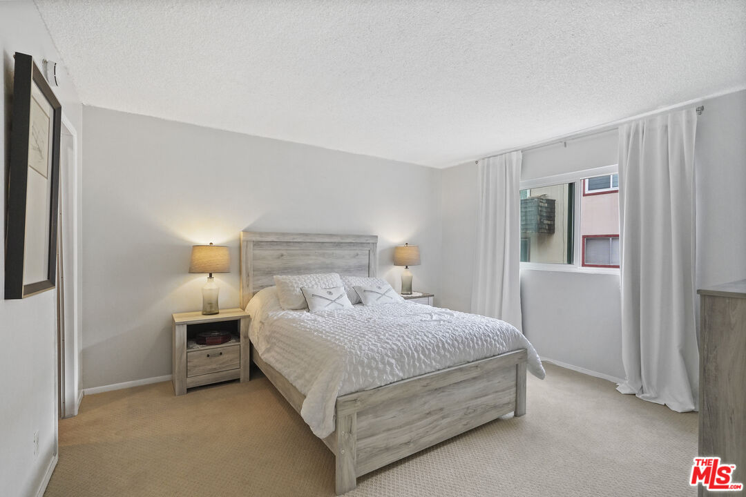5403 Newcastle Ave Unit: 18
