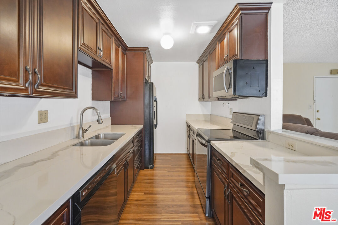 5403 Newcastle Ave Unit: 18