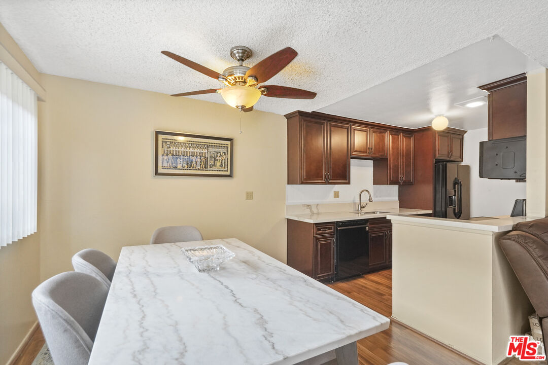 5403 Newcastle Ave Unit: 18