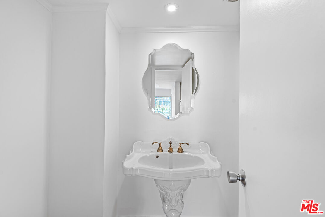 838 N Doheny Dr Unit: 1405