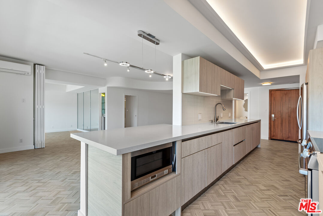 838 N Doheny Dr Unit: 1405