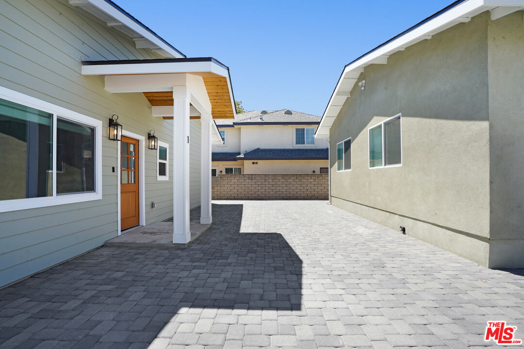 616 Royal Oaks Dr Unit: 1