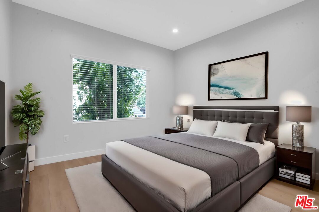 616 Royal Oaks Dr Unit: 1
