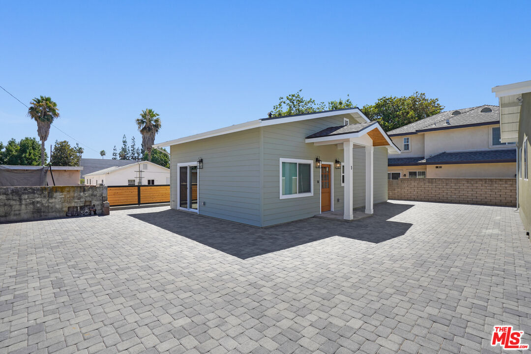 616 Royal Oaks Dr Unit: 1