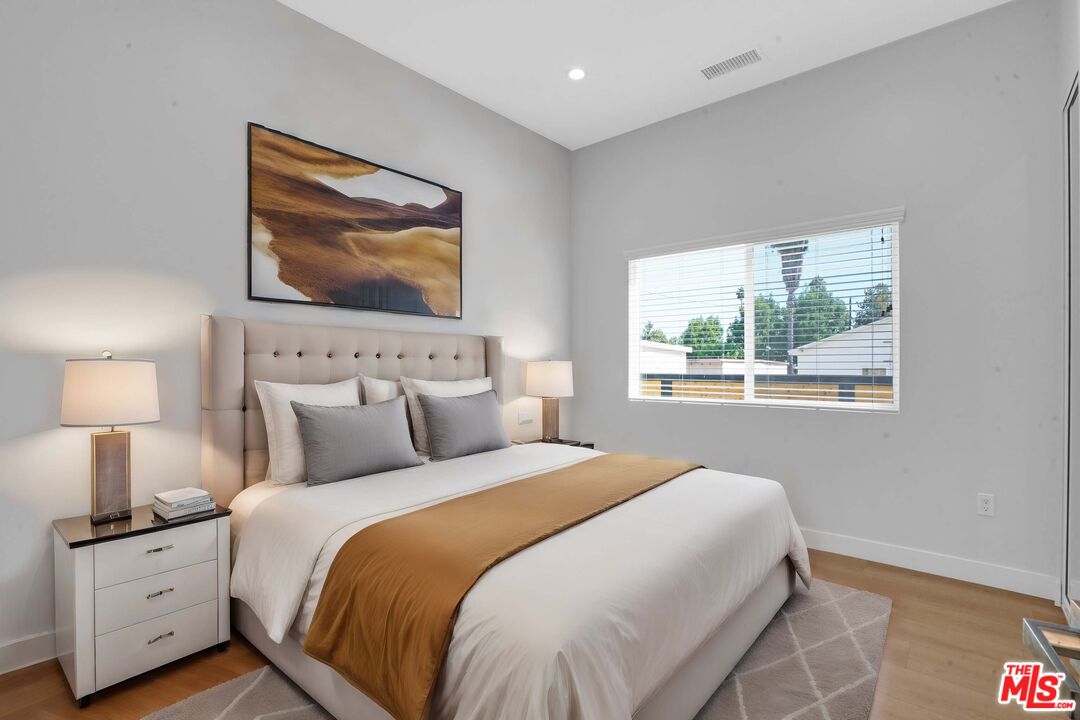 616 Royal Oaks Dr Unit: 1