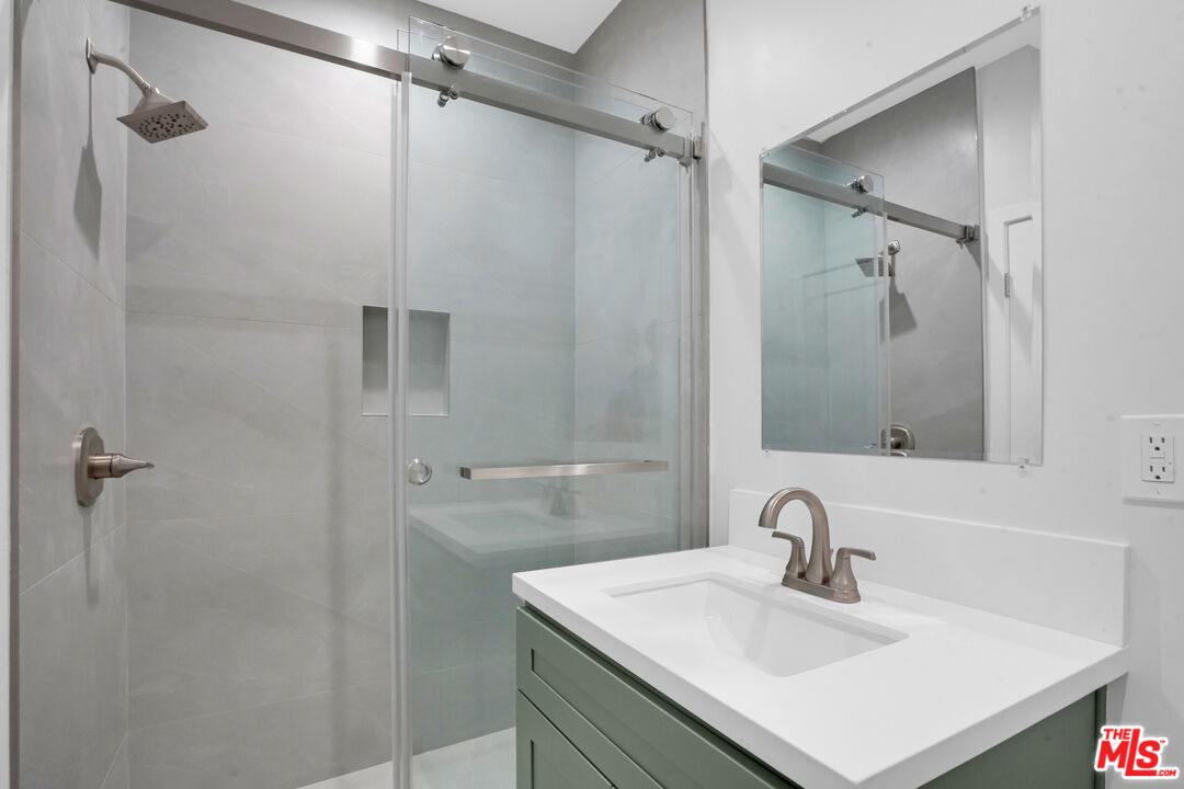 616 Royal Oaks Dr Unit: 1