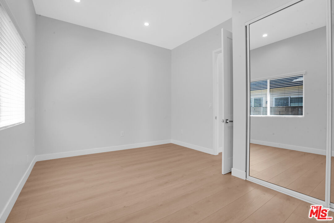 616 Royal Oaks Dr Unit: 1
