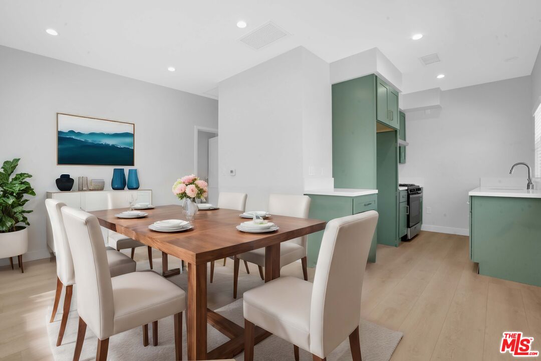 616 Royal Oaks Dr Unit: 2