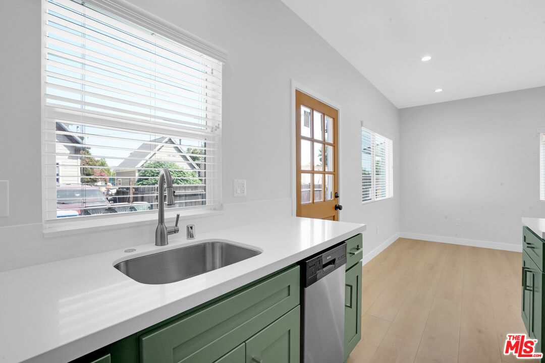 616 Royal Oaks Dr Unit: 2