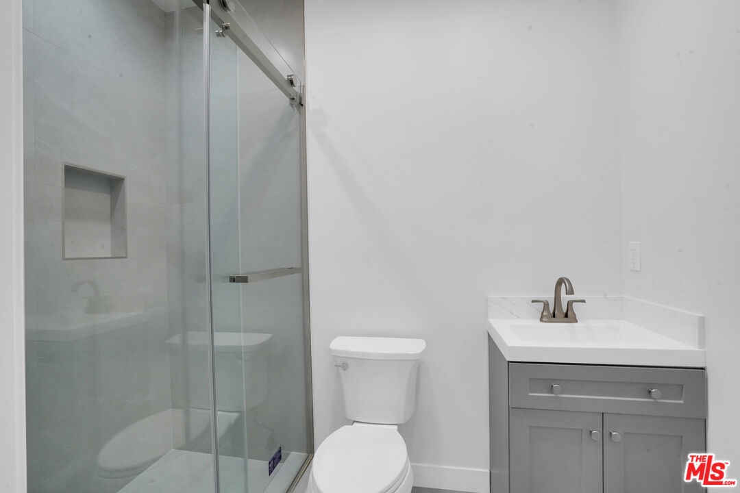 616 Royal Oaks Dr Unit: 2