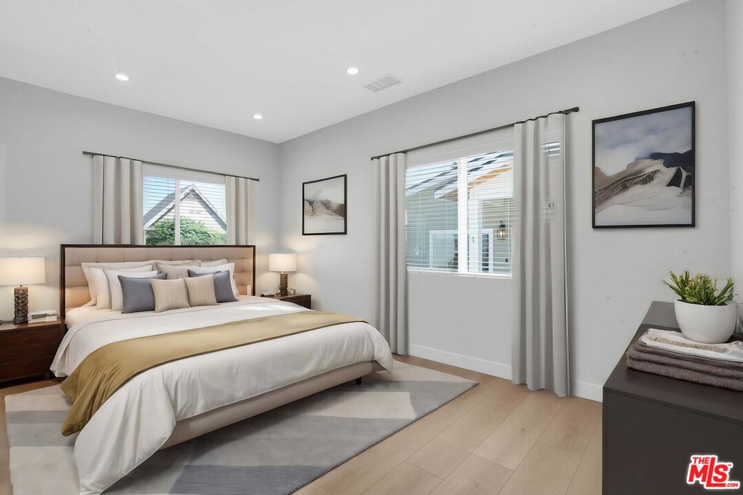 616 Royal Oaks Dr Unit: 2