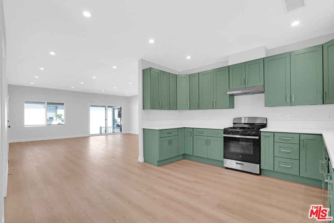616 Royal Oaks Dr