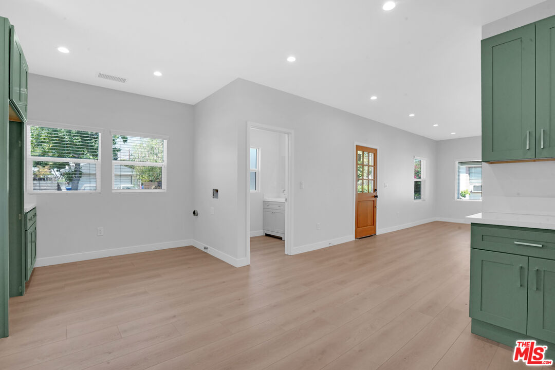 616 Royal Oaks Dr