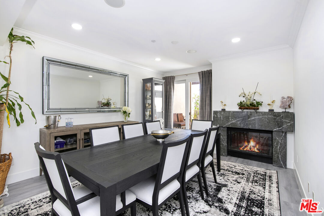 122 N Clark Dr Unit: 404