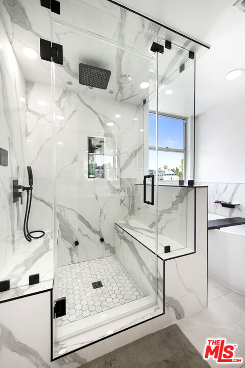 122 N Clark Dr Unit: 404