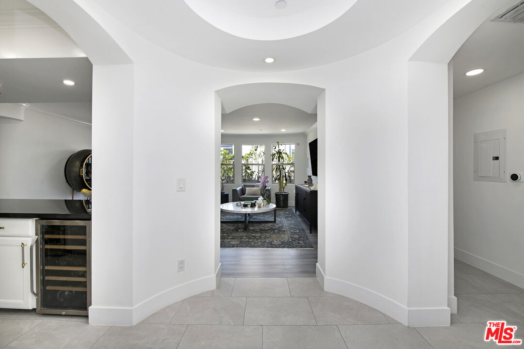 122 N Clark Dr Unit: 404