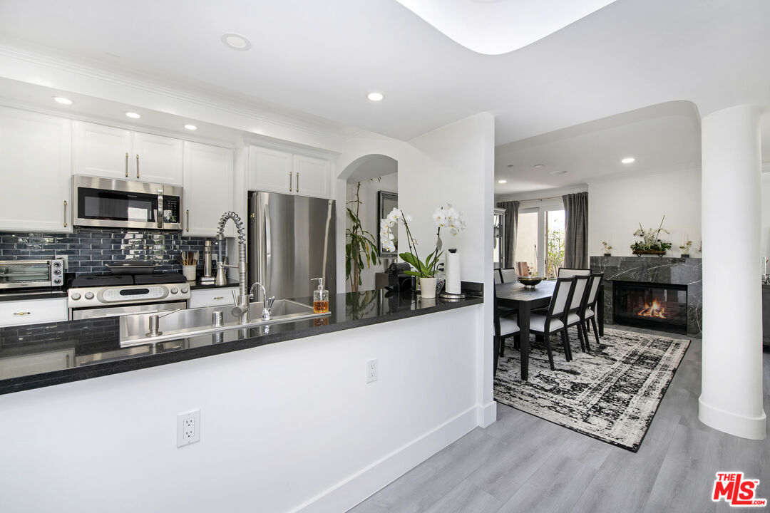 122 N Clark Dr Unit: 404