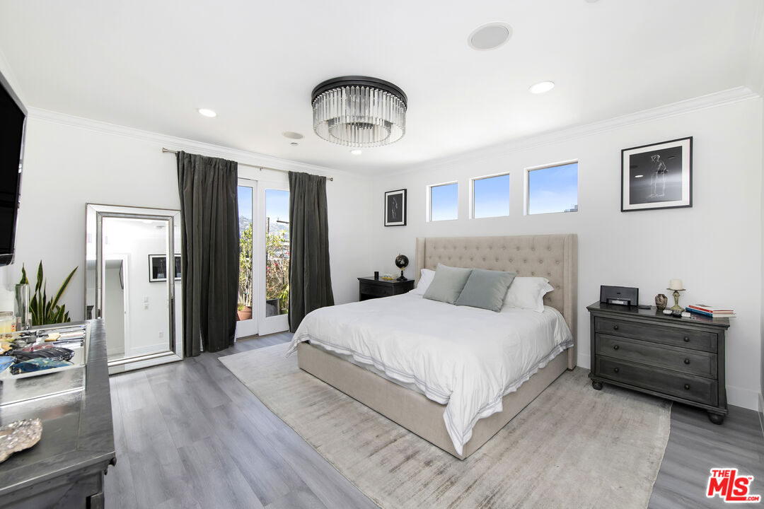 122 N Clark Dr Unit: 404